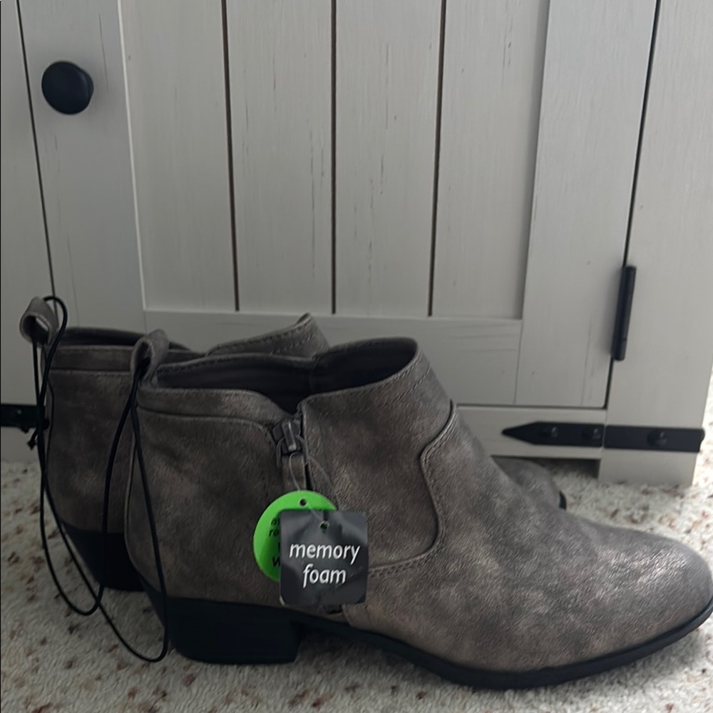 NEW Arizona Jean Ankle Booties Pewter Gray Side Zipper & Memory Foam NWT size 8 - Picture 5 of 5